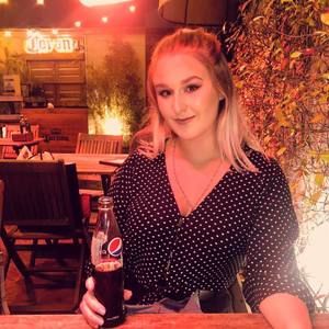 Meet your Posher, Lily